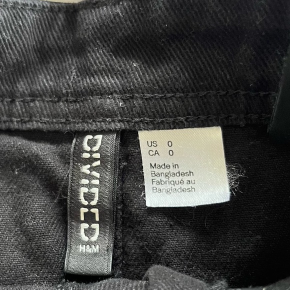 H&M Divided mini skirt black with pockets, button and zip closure, size 0 - Picture 3 of 4